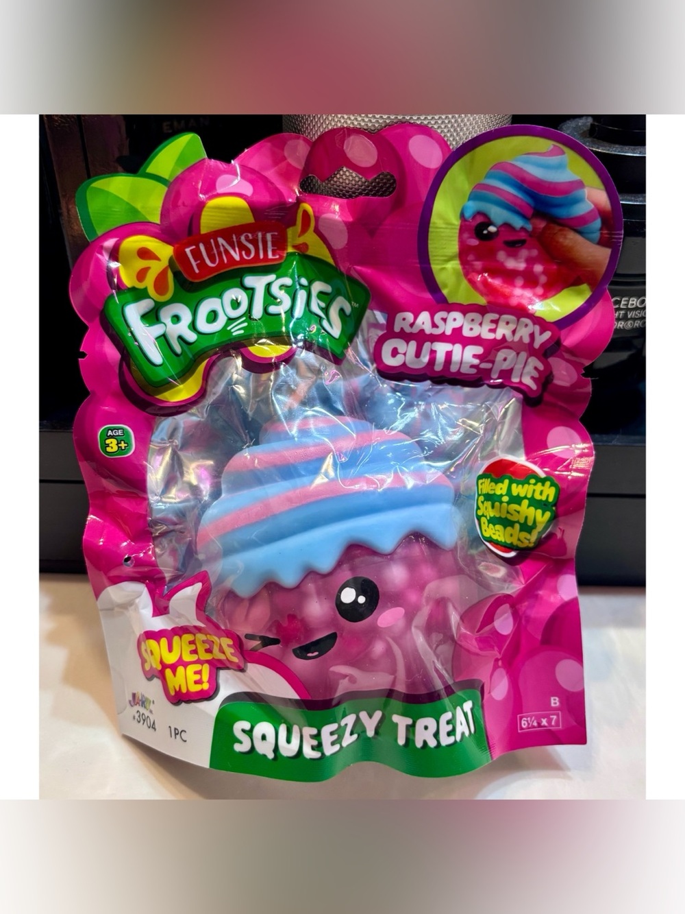 Funsie Frootsies Raspberry Cutie Pie Squeezy Treat – Jelly Bead Fidget